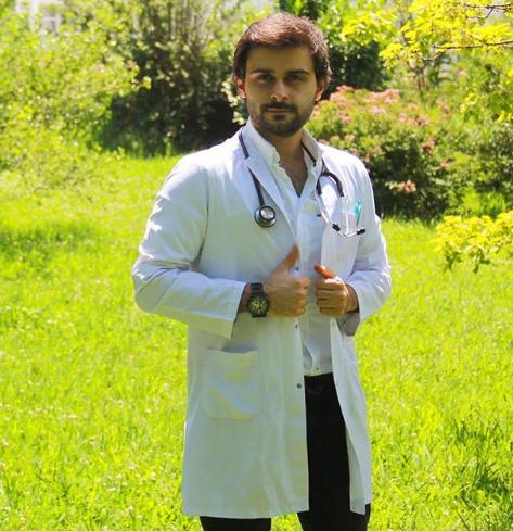 Kadınlar Onların Hastası Olmak İçin Sıraya Giriyor: Instagram Fenomeni Yakışıklı Türk Doktorlar!