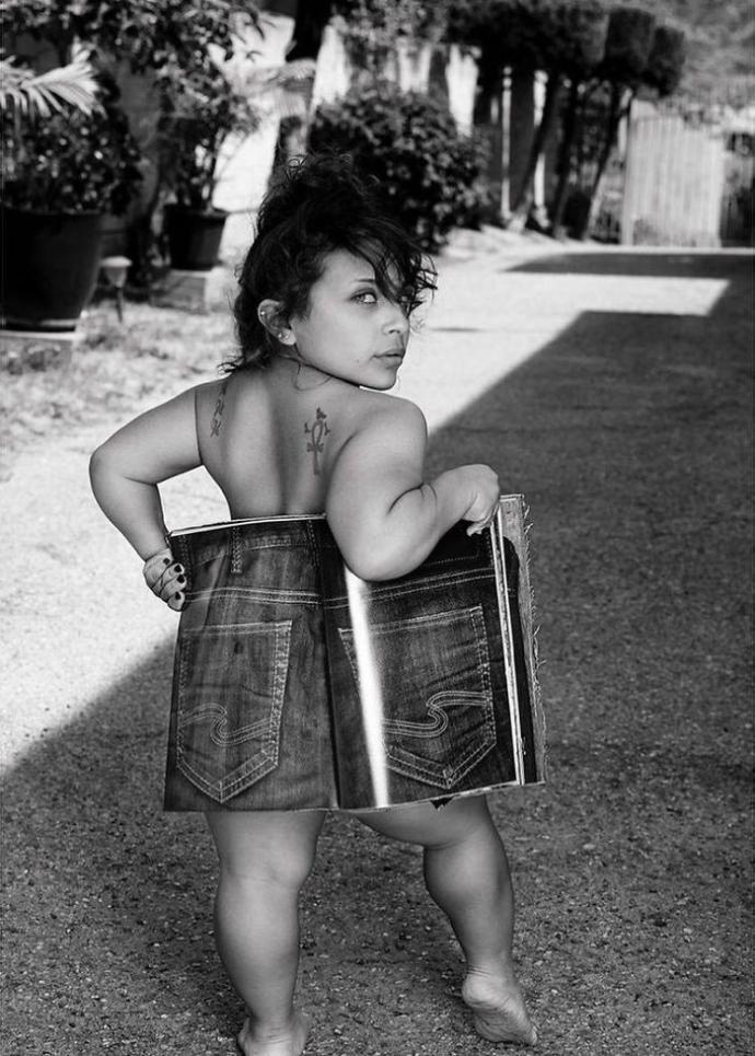 Minicik Boyuyla Moda Sektöründeki Bütün Stereotipleri Parçalayan Model!