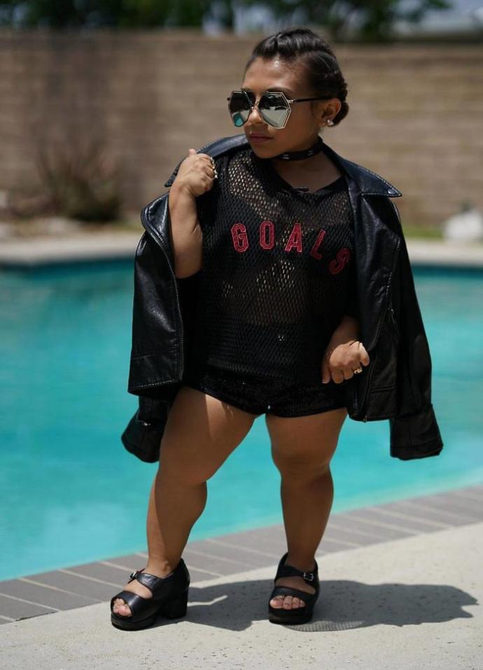 Minicik Boyuyla Moda Sektöründeki Bütün Stereotipleri Parçalayan Model!
