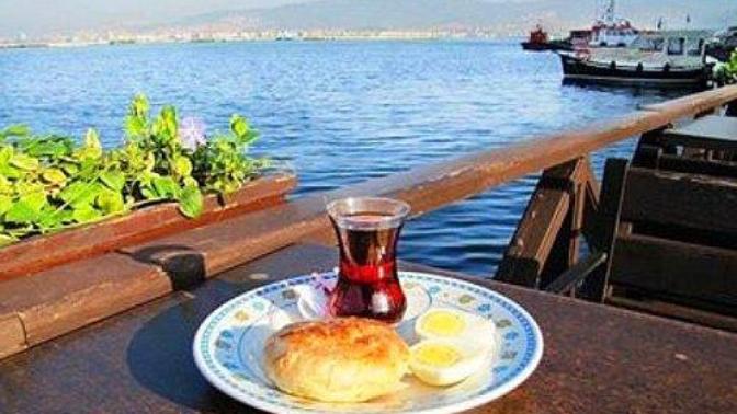 İzmir'de Mutlaka Yenmesi Gereken Yiyecekler Nelerdir?