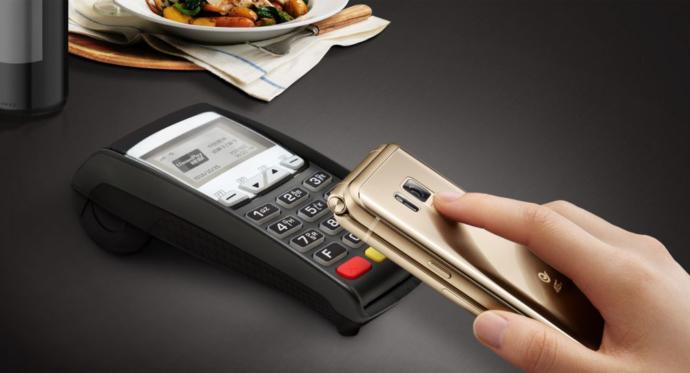 Samsung'un Yeni Ürettiği "Samsung W2018" İsimli Kapaklı Telefonun Özellikleri Nelerdir?