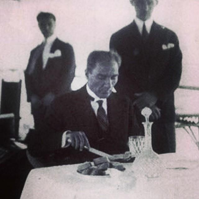Mustafa Kemâl Atatürk ve Örnek Kişiliği