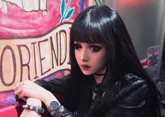 Estetikle Değil Yeteneğiyle Barbie'ye Dönüştü!