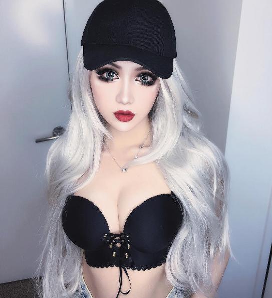 Estetikle Değil Yeteneğiyle Barbie'ye Dönüştü!