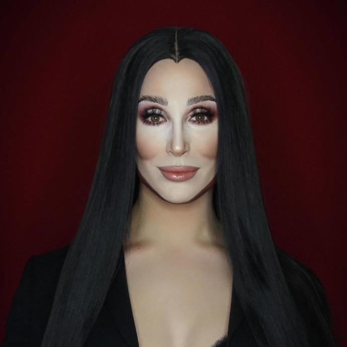 Yaptığı Makyajla Bambaşka Tiplere Bürünen Bir Adam: Drag Queen!