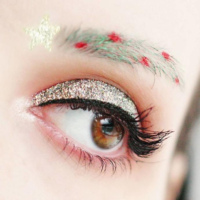 Yılbaşı Gecesine Noel Ağacı Kaşlarıyla Girmeye Ne Dersiniz?