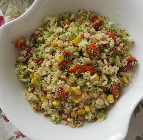 Brokoli Sevdiren Yıldız Salata Nasıl Yapılır?