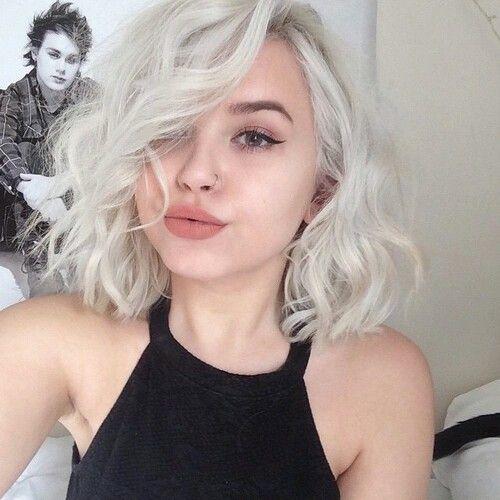 Önümüzdeki Yıl Çok Moda Olacak Beyaz Saç Trendi