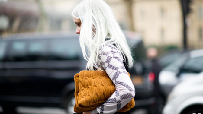 Önümüzdeki Yıl Çok Moda Olacak Beyaz Saç Trendi