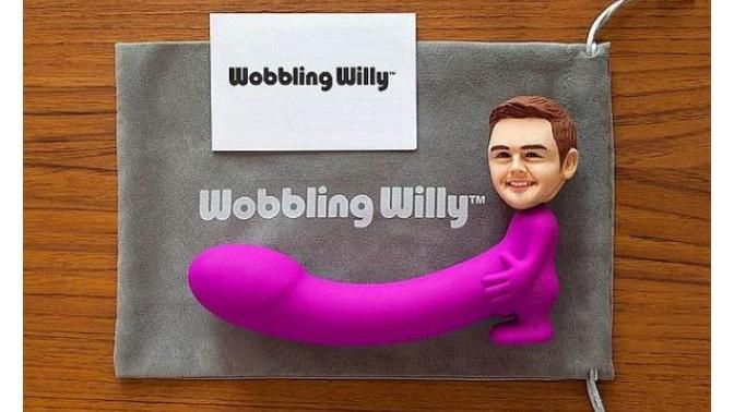 Partnerinizin Kafasını Dildonuza Monte Eden Şirket Wobbling Willy!