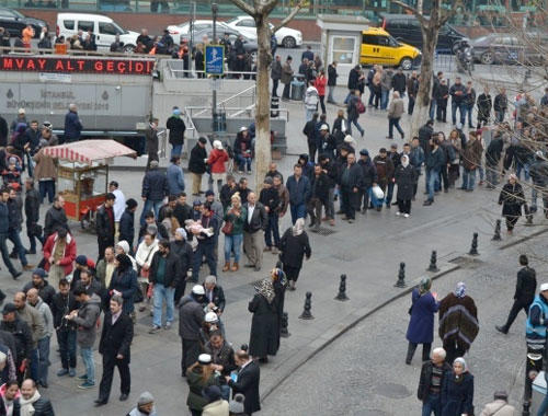 Nedir Bu Abidik Gubidik Yılbaşı Bileti Kuyruğu Saçmalığı?