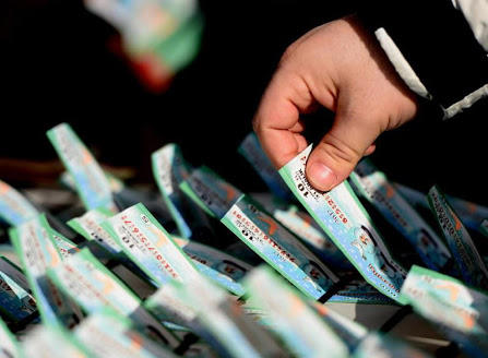 Nedir Bu Abidik Gubidik Yılbaşı Bileti Kuyruğu Saçmalığı?