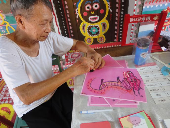 90 Yaşındaki Huang Yong-Fu'nun Kendi Elleriyle Yaptığı Muhteşem Gökkuşağı Köyü!