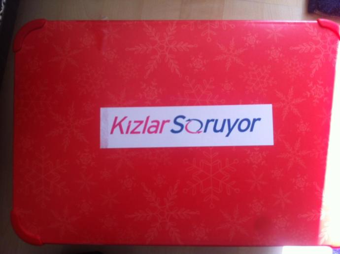 KizlarSoruyor Fenomenlerini Unutmadı ve Yeni Yıl Sürprizleri ile Yüzleri Güldürdü!