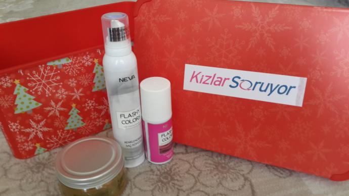Noel Babamız KizlarSoruyordan Biz Fenomenlere Çam Sakızı Çoban Armağanı Hediyeler!