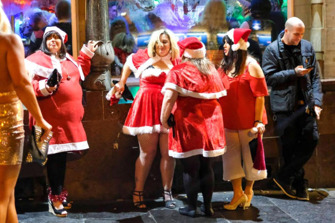 Noel'den Önceki Son Cuma Olan Mad Friday'de İngiliz Gençler Sınırı Aşınca Neler Oldu?