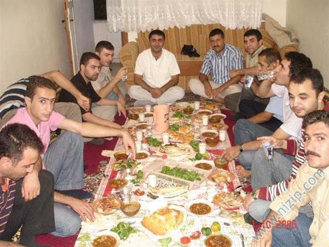 Sosyal Medyada Bu Pozları Vermeyenleri Dövüyorlar!