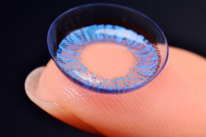 Kontak Lens Kullananların Karşılaştığı Durumlar ve Dikkat Etmesi Gerekenler Nelerdir?