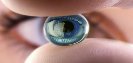 Kontak Lens Kullananların Karşılaştığı Durumlar ve Dikkat Etmesi Gerekenler Nelerdir?