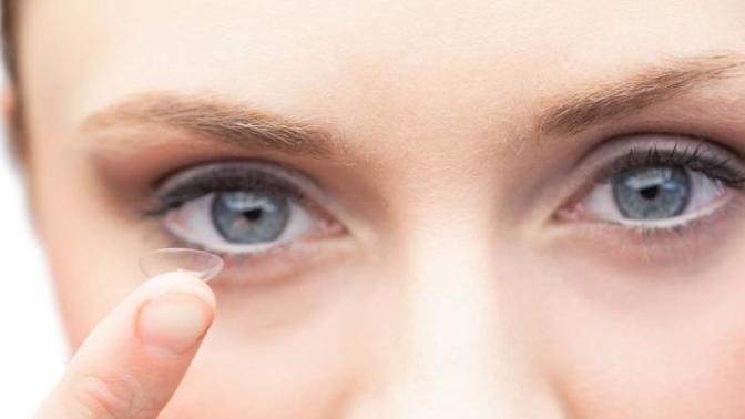 Kontak Lens Kullananların Karşılaştığı Durumlar ve Dikkat Etmesi Gerekenler Nelerdir?