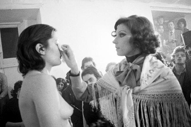 Marina Abramovic'in Rhythm 0 Performans Deneyi Nedir?