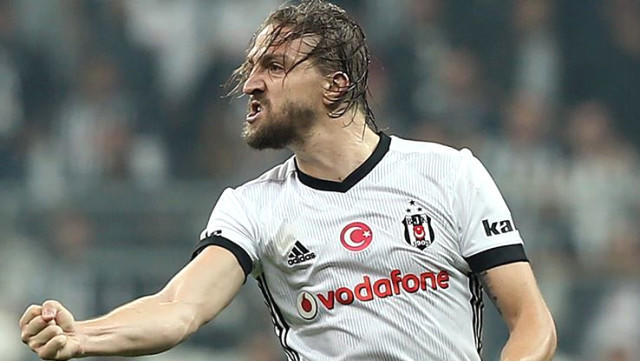 Son Yıllarda Ülkemizde Rakip Takım Taraftarları Tarafından Sevilmeyen Futbolcular Kimler?