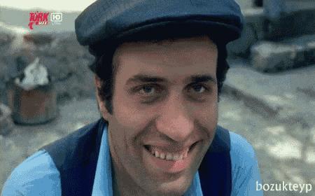 Filmleriyle Gönlümüzde Taht Kurmuş Usta Oyuncu "Kemal Sunal" Anısına!