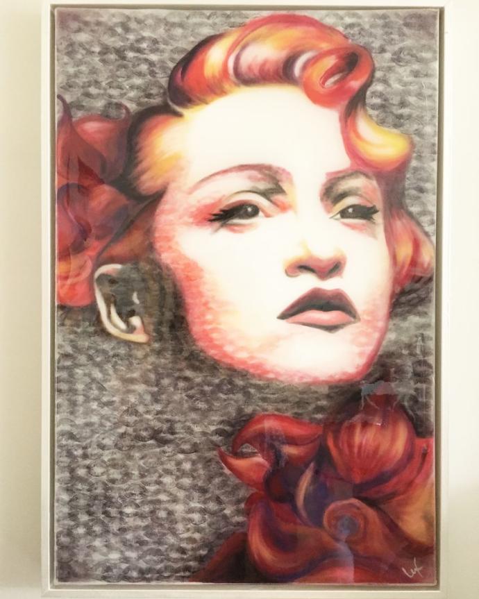 Ruju Makyaj Malzemesi Olmaktan Çıkarıp Resim Fırçası Olarak Kullanan Sanat Dehası!