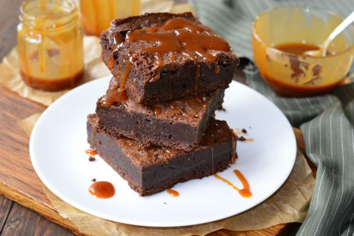 Kimselerle Paylaşmak İstemeyeceğiniz Kek: Karamelli Brownie Nasıl Yapılır?