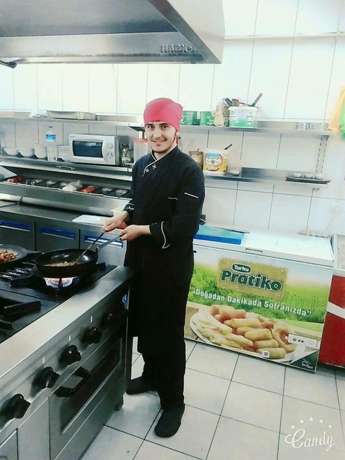 Siyah Giymekten Vazgeçemeyenlerin Çok İyi Bildiği 6 Çamaşır Sorunsalı