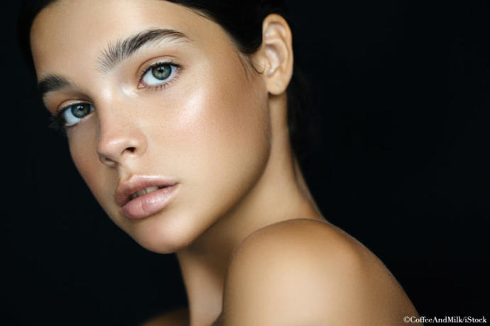 "Highlighter'sız Makyaj, Makyaj Değildir!" Aydınlatıcı Neden ve Nereye Uygulanır?