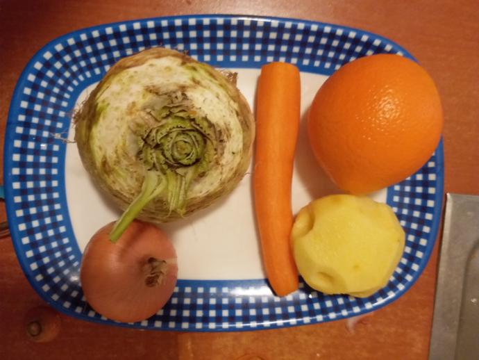 Kışın En Asil Yemeği "Zeytinyağlı Portakallı Kereviz" Nasıl Yapılır?