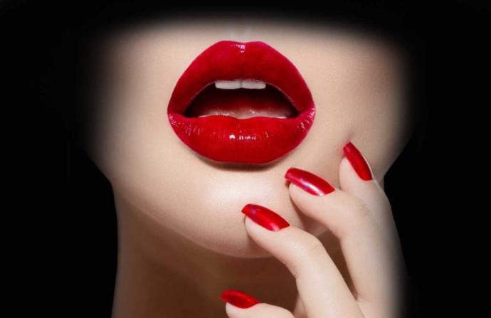 Küçük Dokunuşlarla Dikkati Üzerinize Çekecek Seksi Görünüme Nasıl Ulaşırsınız?