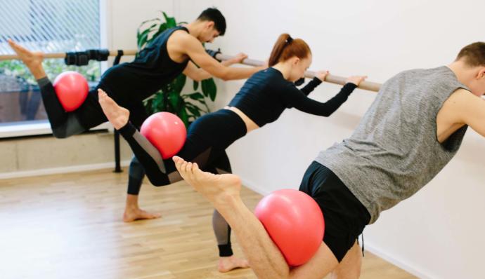 Mükemmel Bacaklara Sahip Olmanız İçin Eğlenceli ve Farklı Bir Egzersiz: Barre - Workout!