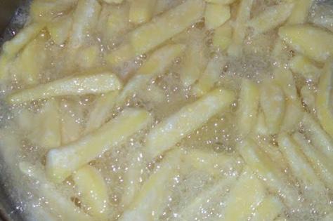 Köftenin Vazgeçilmezi Çıtır Patates Nasıl Yapılır?