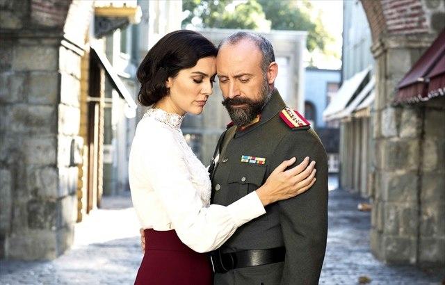 Aşkın Sadece Dizilerde Yaşanmadığını Kanıtlayan Ünlü Çiftler
