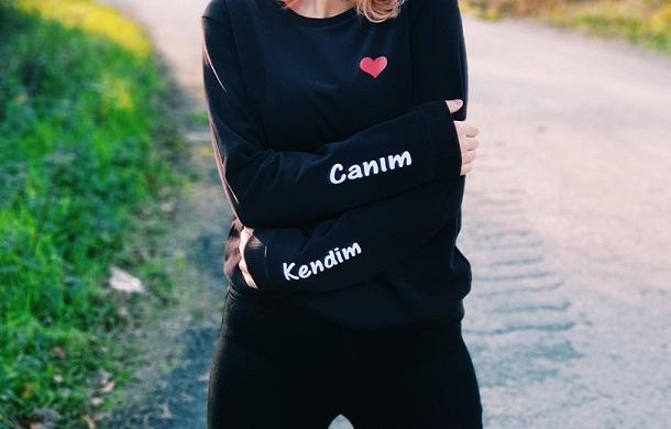 Yalnızlar Depresyona Girecek! Sevgililer Gününün Anlam ve Önemini Belirtmek Adına Hangi Çift Kombinleri Kullanılabilir?