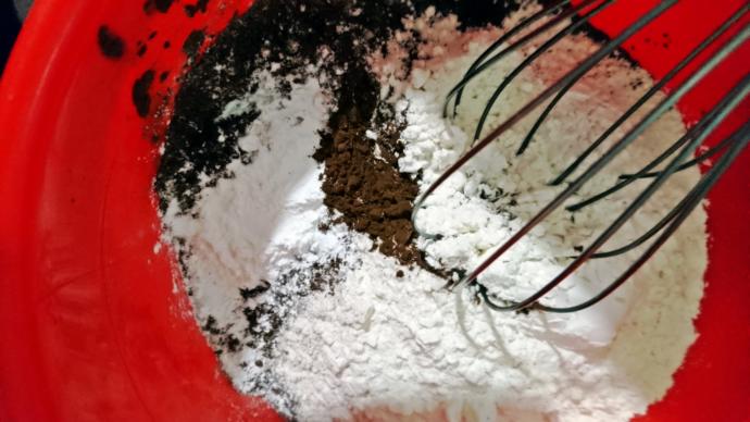 Tadını Damağınızda Bırakacak Browni Kıvamında Islak Kek Nasıl Yapılır?