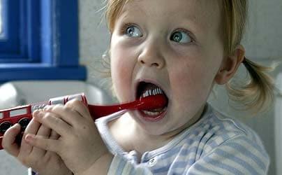 7 Maddede Çocuğunuza Diş Fırçalama Alışkanlığını Nasıl Kazandırırsınız?