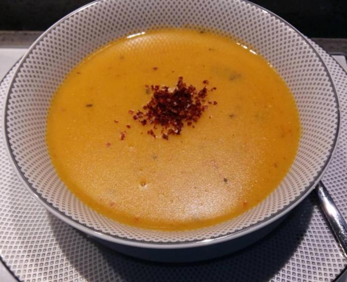 Soğuk Havalarda Sıcacık Bir Lezzet: Kırmızı Mercimek Çorbası