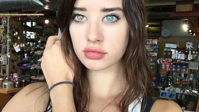 Farklı Göz Renklerine Sahip Seksi Bir Model: Sarah Mcdaniel