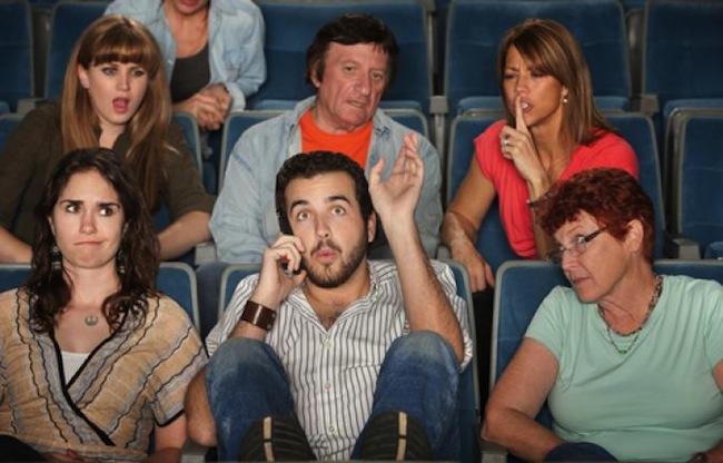 Sinemalarda Karşılaştığımız, Film İzlerken Bizi Filmden Soğutan 5 İnsan Tipi!