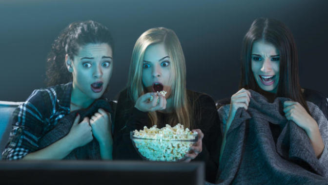 Sinemalarda Karşılaştığımız, Film İzlerken Bizi Filmden Soğutan 5 İnsan Tipi!