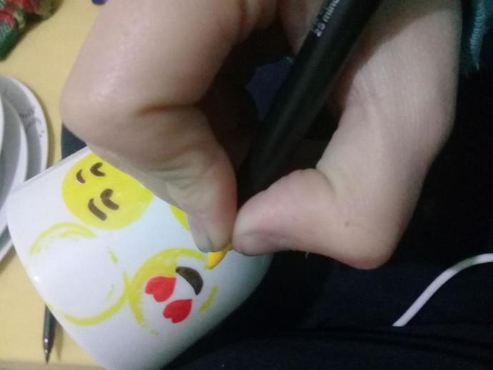 Sıkıcı Porselenlerinizi Emojilerle Renklendirmek İster misiniz?