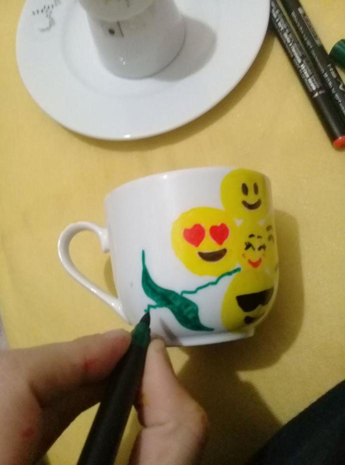 Sıkıcı Porselenlerinizi Emojilerle Renklendirmek İster misiniz?