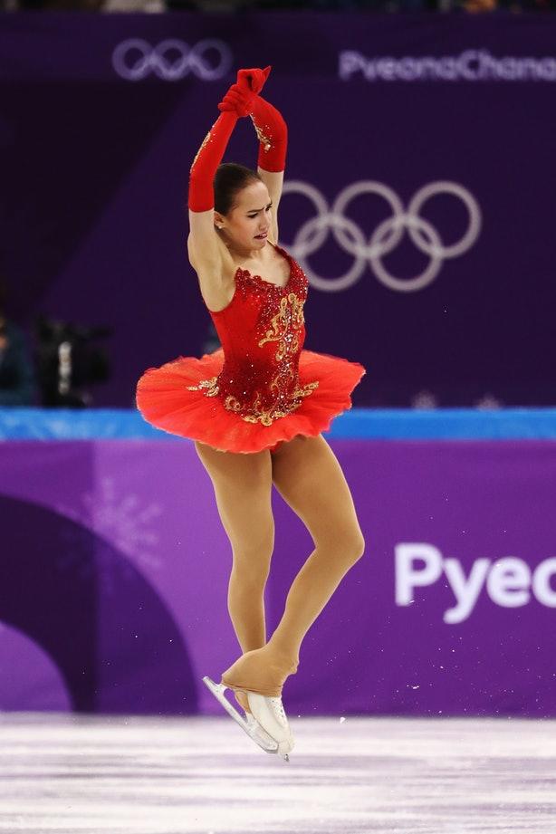 Kış Olimpiyatlarında Sıcak Rüzgarlar Estiren Artistik Buz Pateni Sporcularının Göz Kamaştıran Kostümleri!