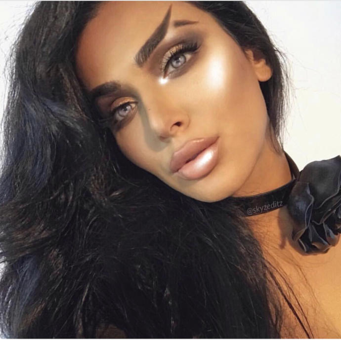 "Şu Kaşları Bir Rahat Bırakın" Dedirtecek Yeni Instagram Modası: Balık Kuyruğu Kaşlar!