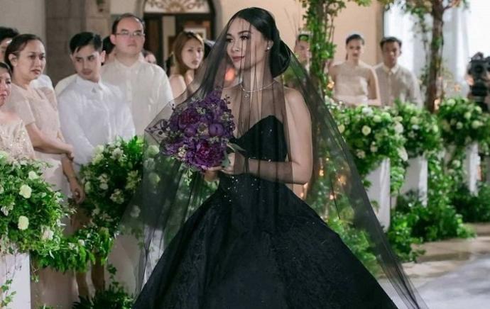 Modası Asla Geçmeyen "Siyahı" Bu Kadar Vazgeçilmez Kılan Ne?