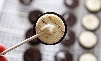 Çocukların Bayıldığı Pratik Tatlı Oreo Pops Nasıl Yapılır?