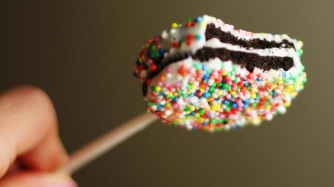 Çocukların Bayıldığı Pratik Tatlı Oreo Pops Nasıl Yapılır?